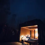 Lodge Bleu Minuit La Source