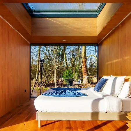 Bleu Minuit La Source Lodge