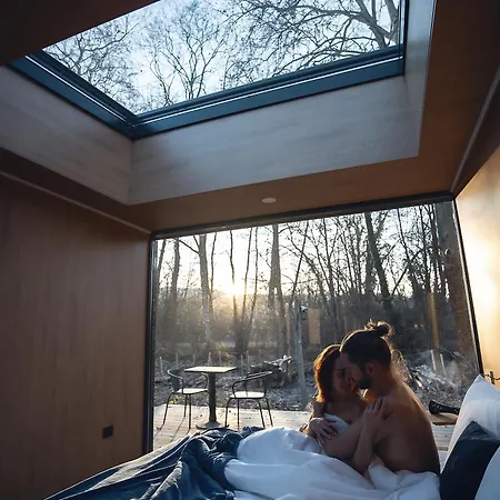 Bleu Minuit La Source Lodge