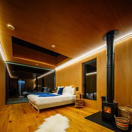 Bleu Minuit La Source Lodge *