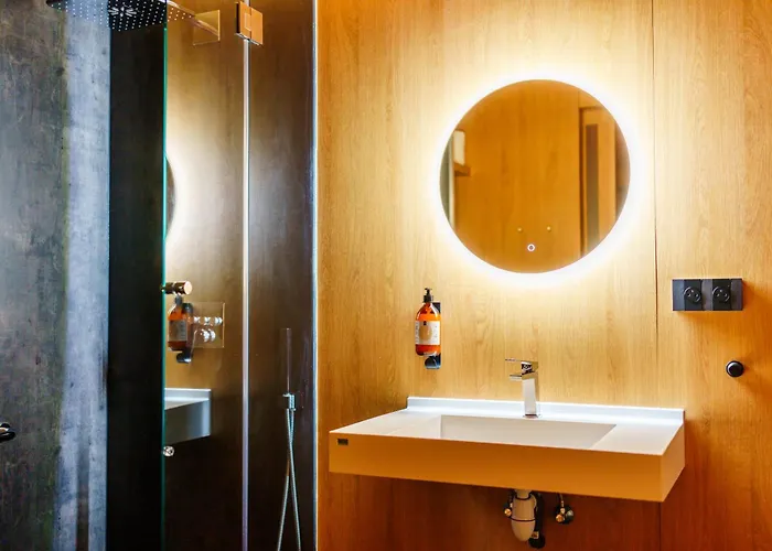 Bleu Minuit La Source Lodge *