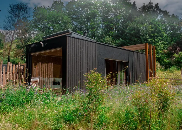 Bleu Minuit La Source Lodge