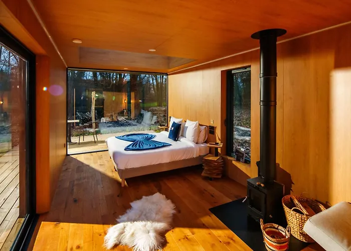 Bleu Minuit La Source Lodge *