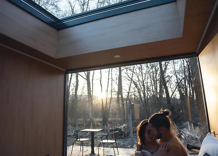 Bleu Minuit La Source Lodge