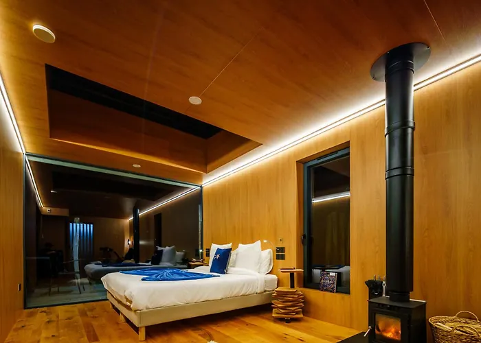 Bleu Minuit La Source Lodge *